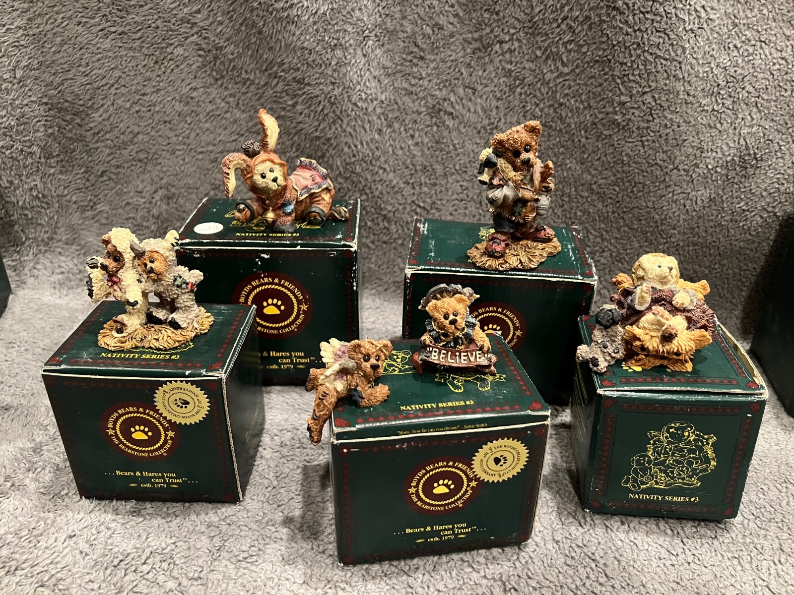 boyds bears resin lot in original boxes. None of them are broken, but dusty.