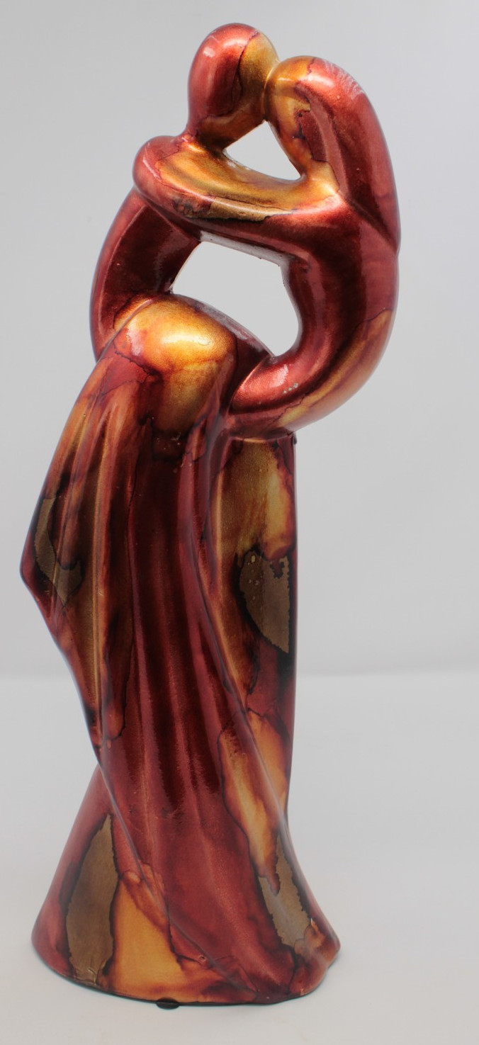 Romantic Couple Embrace Sculpture Red Gold Metallic Art Decor 15″ Tall