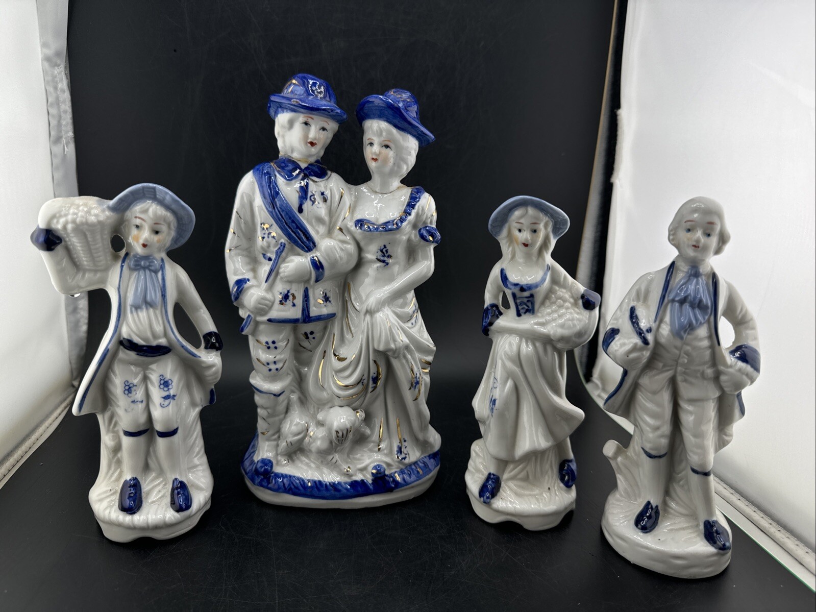 VINTAGE PORCELAIN FIGURINES MAN&LADY W/ BLUE &WHITE DRESS MADE IN CHINA📦