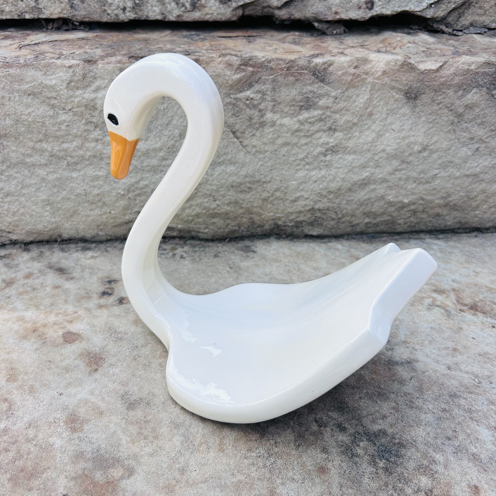 VTG White Ceramic Swan Washcloth Towel Soap Holders Matching Pair Hand painted