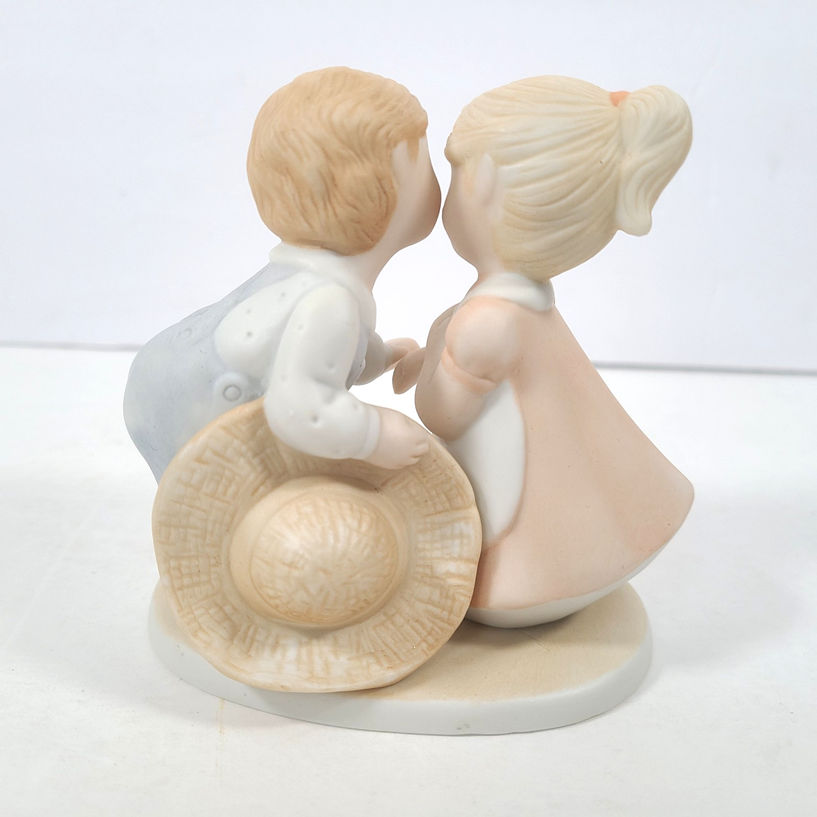 VTG Homco Circle of Friends Figurine “First Kiss” by Masterpiece 1995