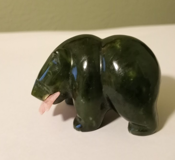 VTG NEPHRITE JADE BEAR RHODONITE FISH IN MOUTH 2″x1-1/4″ (60)