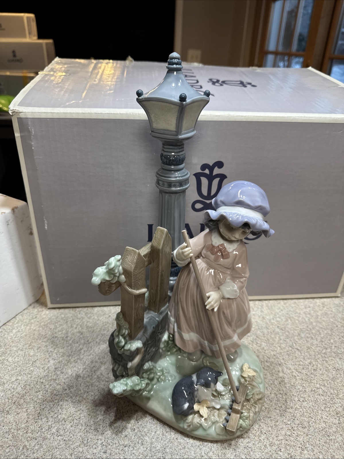 Lladro Porcelain Figurine “Fall Cleanup” #05286 – 13.0 Inches Tall