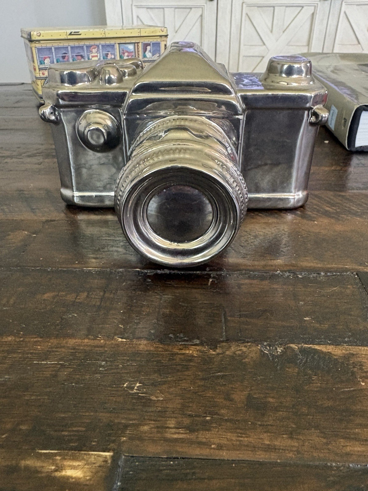 Interiors By Design Ceramic Mirrored Camera Decorating Piece – Chrome/ Silver