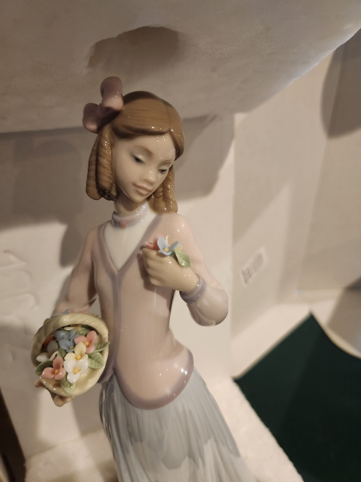 Lladro 7644 INNOCENCE IN BLOOM girl flowers, w/Orig Box – 9-3/4″ MINT