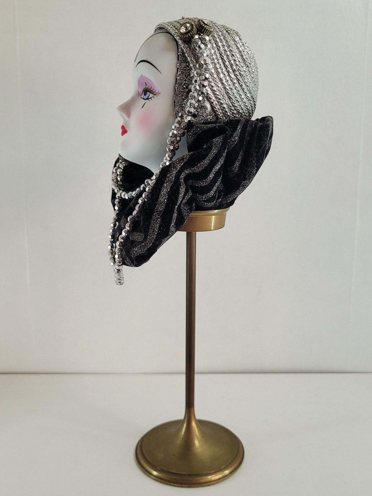 Art Deco Harlequin Pierrot Lady Head Bust on Pedestal Stand – J and J Design Inc