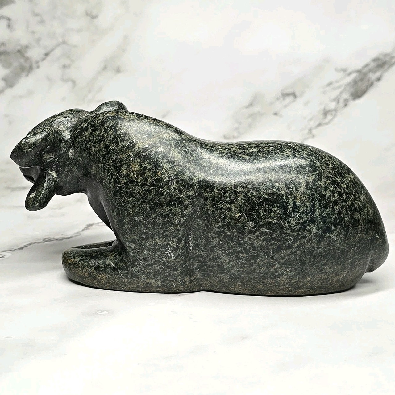 Vintage Inuit Style Hand Carved Dark Grey Soapstone Oxen Figurine 1 lb 5.5″ Long