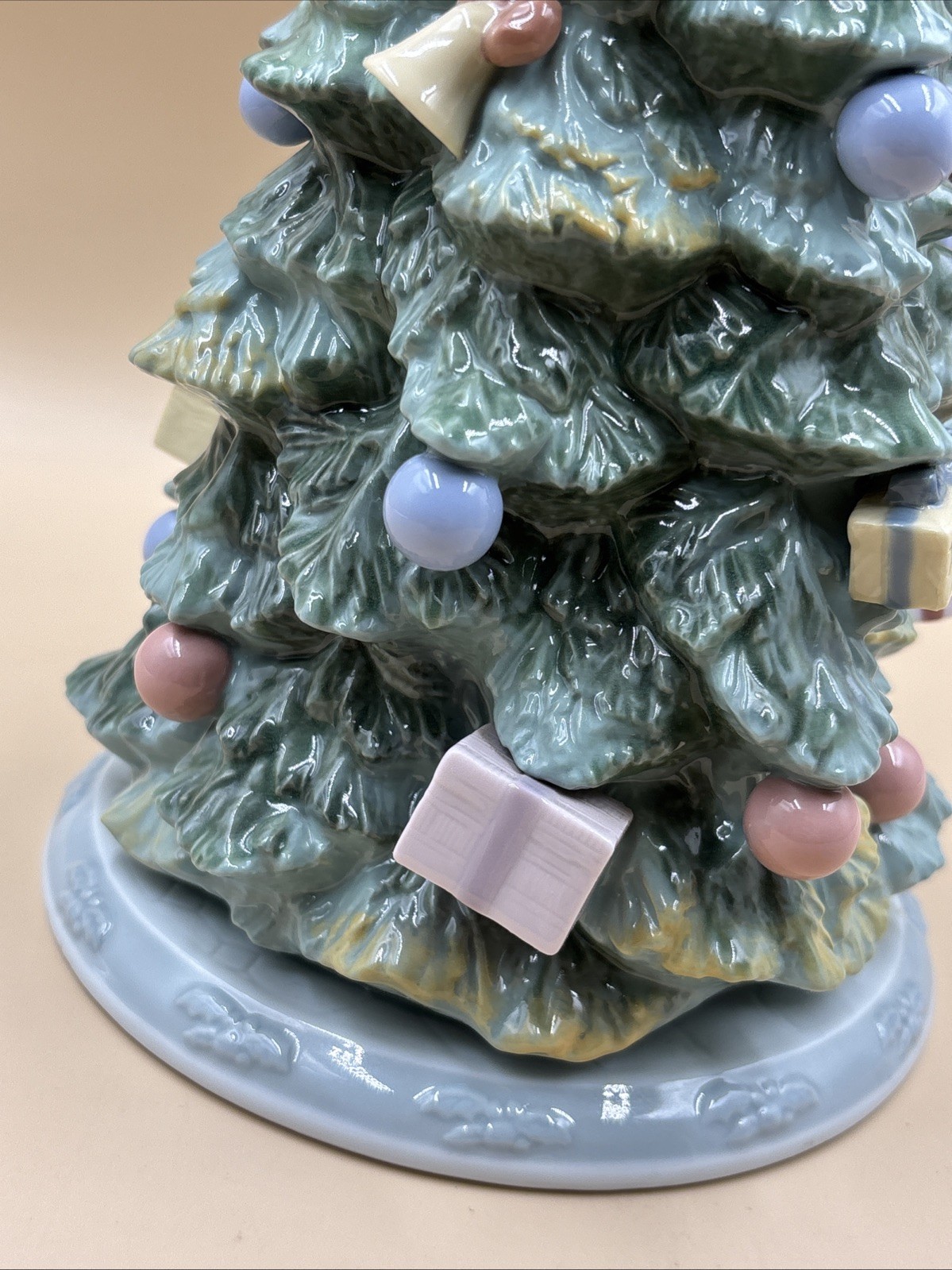 Lladró #6670 Christmas Tree The Night Before Christmas Collection 1999