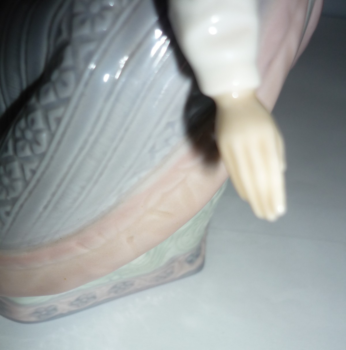Vintage Lladro’ Angela 5211 Retired Figurine Flawless Parasol w Box Spain