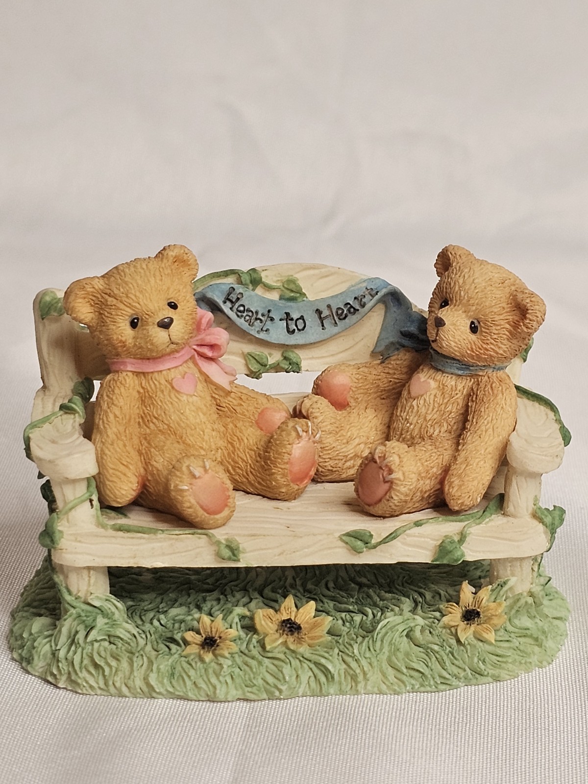 Enesco Cherished Teddies – 1996 – TWO BEARS ON A BENCH EVENT FIGURINE, CRT240