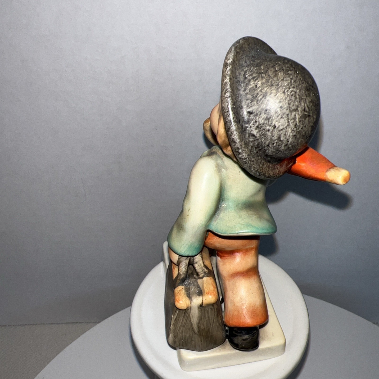 Vintage- Hummel 5″ Merry Wanderer w/Orange Umbrella 11/0 Bee Early Piece