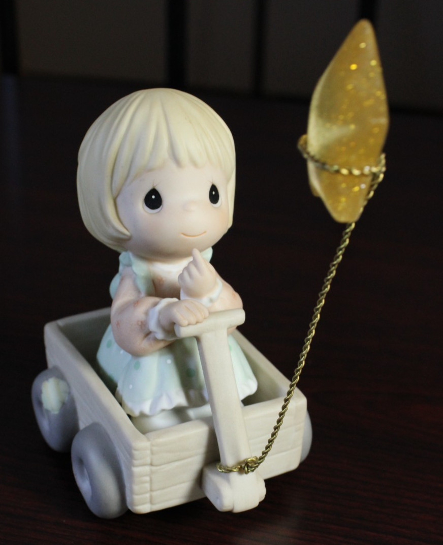 Retired Precious Moments’Wishing You A World Of Peace” 1999 Symbol Of Membership