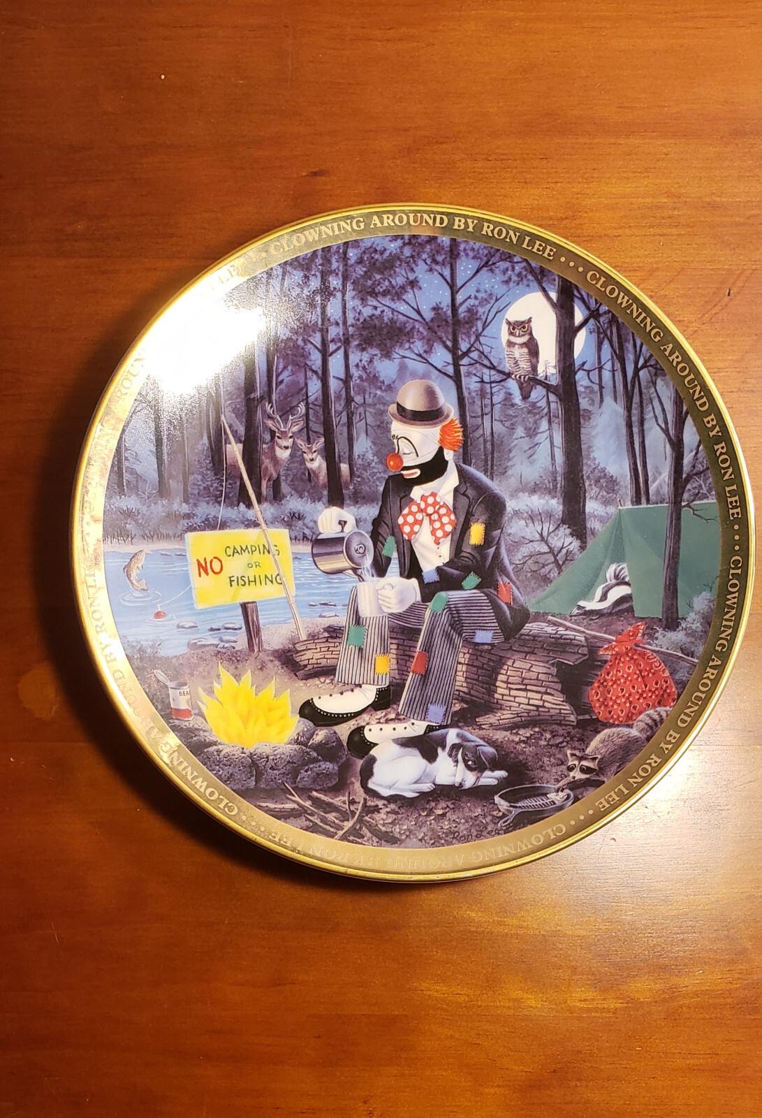 Ron Lee World of Clowns No Camping or Fishing 8″ Plate Clowning around in gold