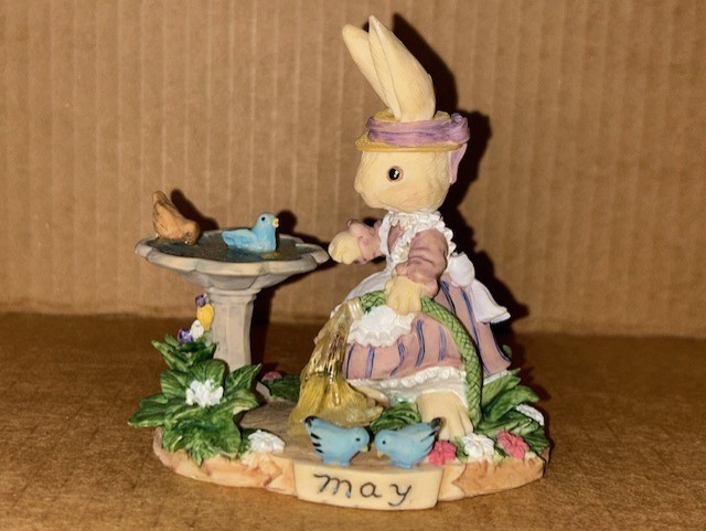 Vintage 1995 Pacific Rim Bunny Toes “May” Violet Thank You Notes Figurine (61)