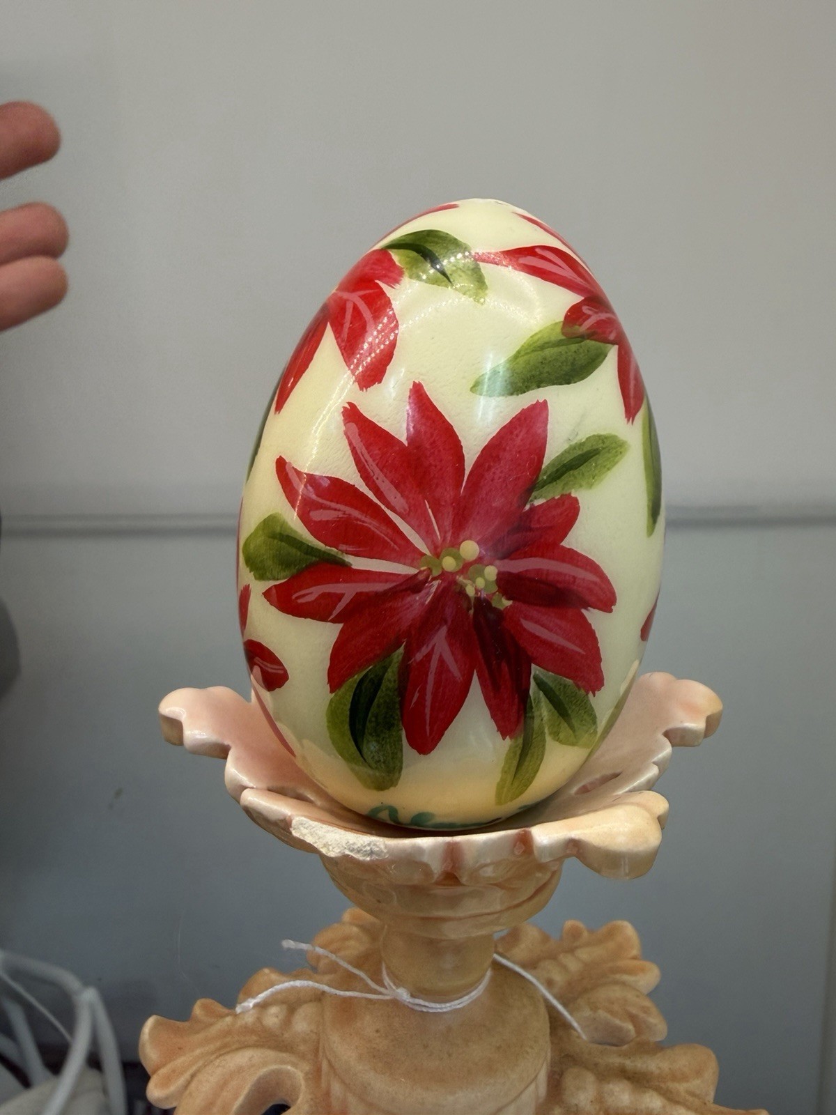 Alan Traynor Hand Painted Signed Solid Wood Floral Collector Egg Ivory Red Green