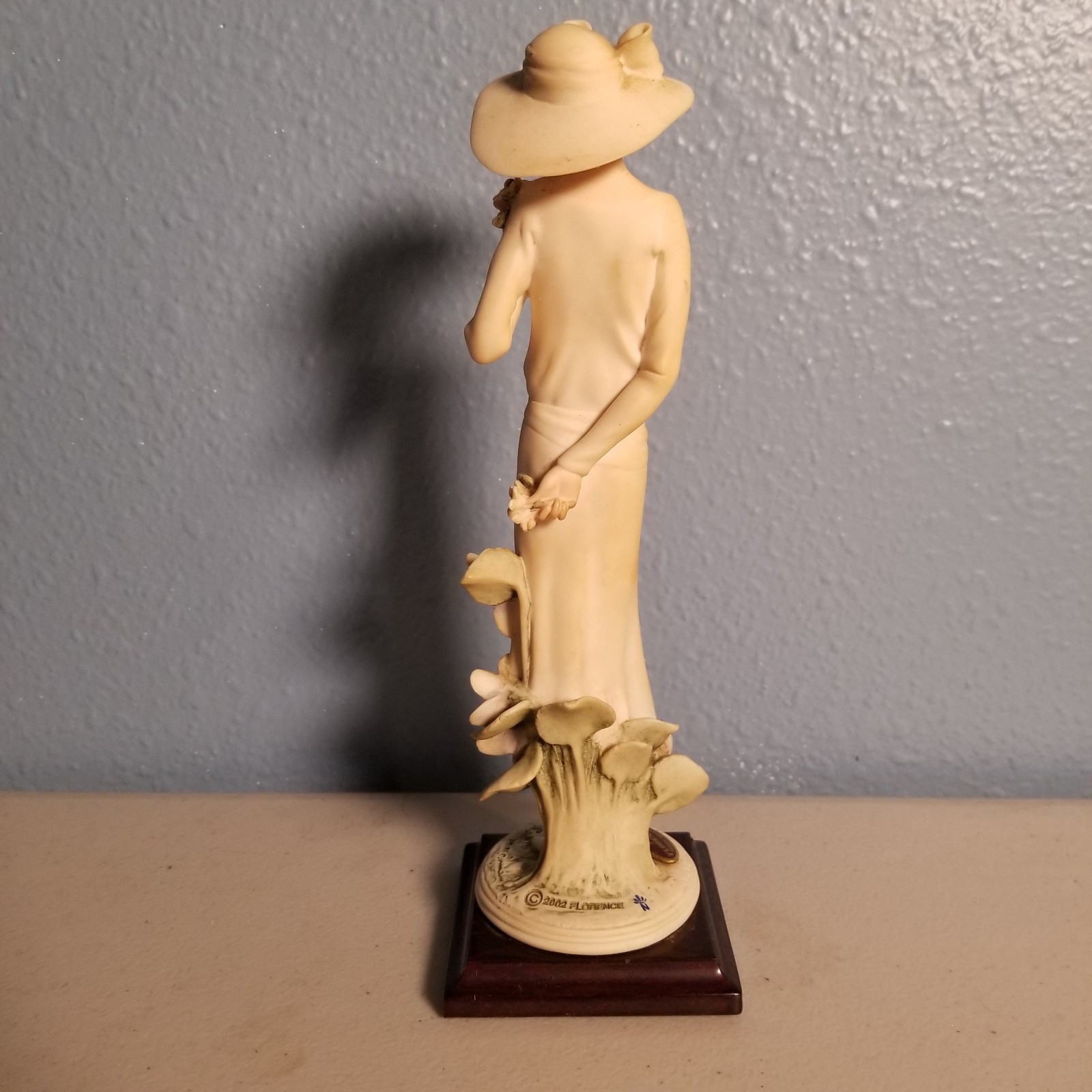 Vintage Giuseppe Armani “Violet” 1737F My Fair Lady Woman Holding Flowers Figure