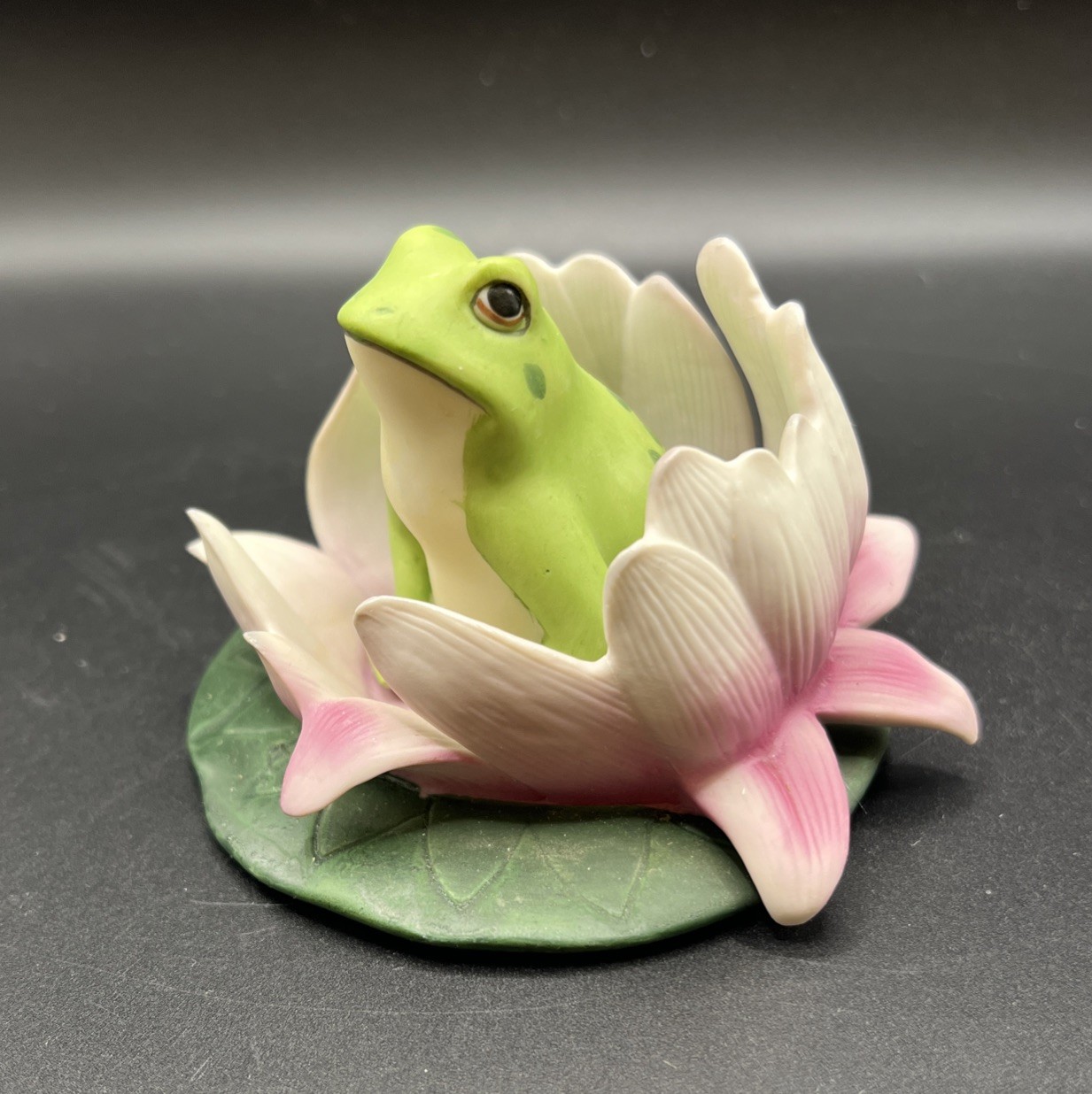 FROG w LILY PAD • Vintage 1984 Franklin Mint Porcelain Woodland Surprises Figure