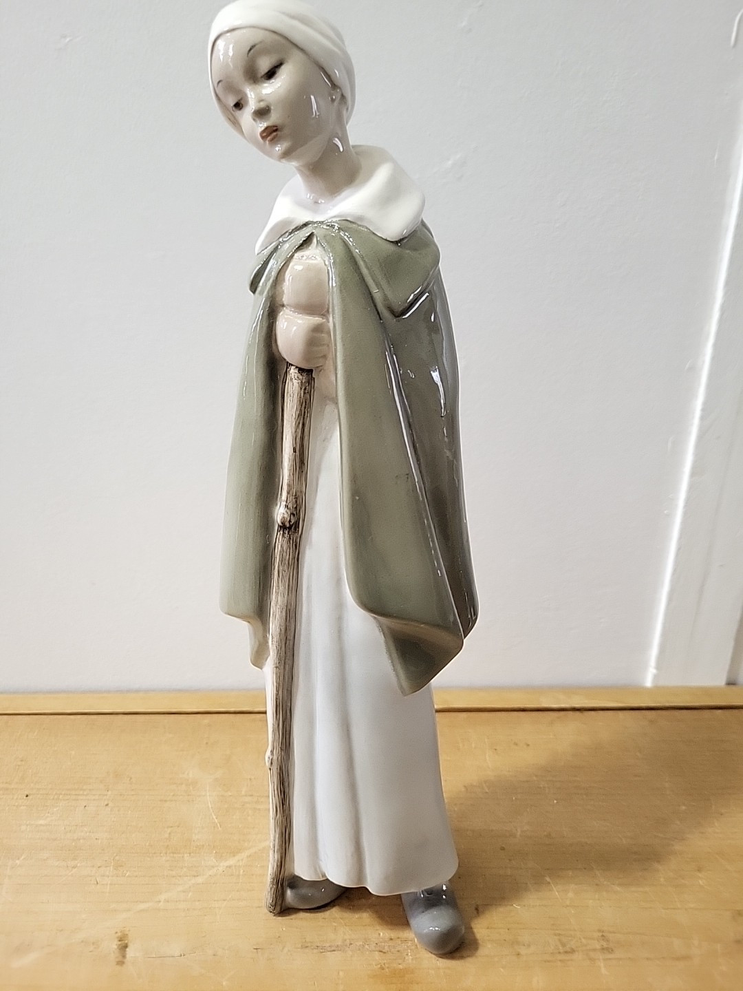 Vtg 60s 70s Ethan Allen Ceramic Figure Woman With Staff Peasant Italy Grey Cream