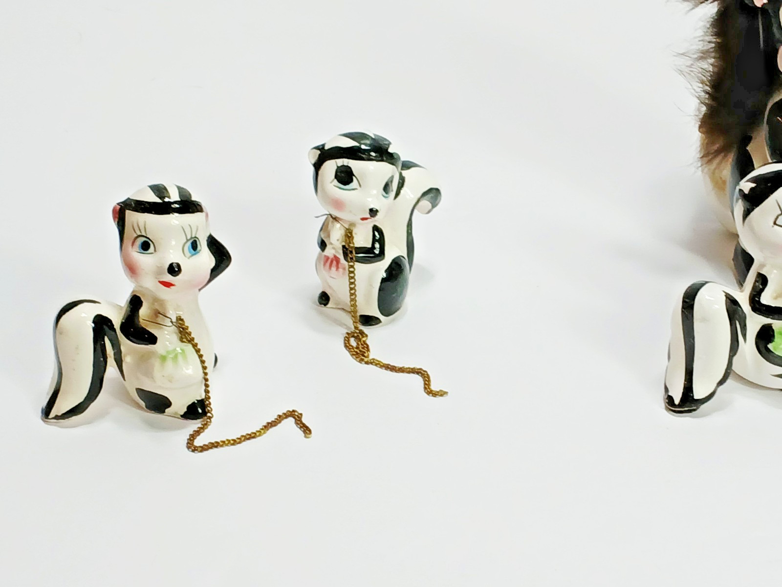 Vtg 1950s Anthropomorphic Skunk Family Mom Babies Chain Ceramic Figurines Japan