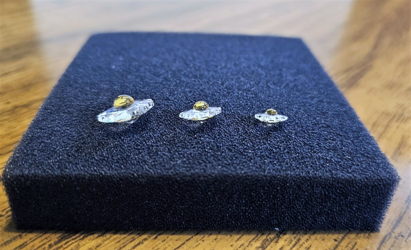🌼Swarovski Crystal 1999 – 2001 SCS Gift, Lot of 27, MINI Daisy Flower Figurines