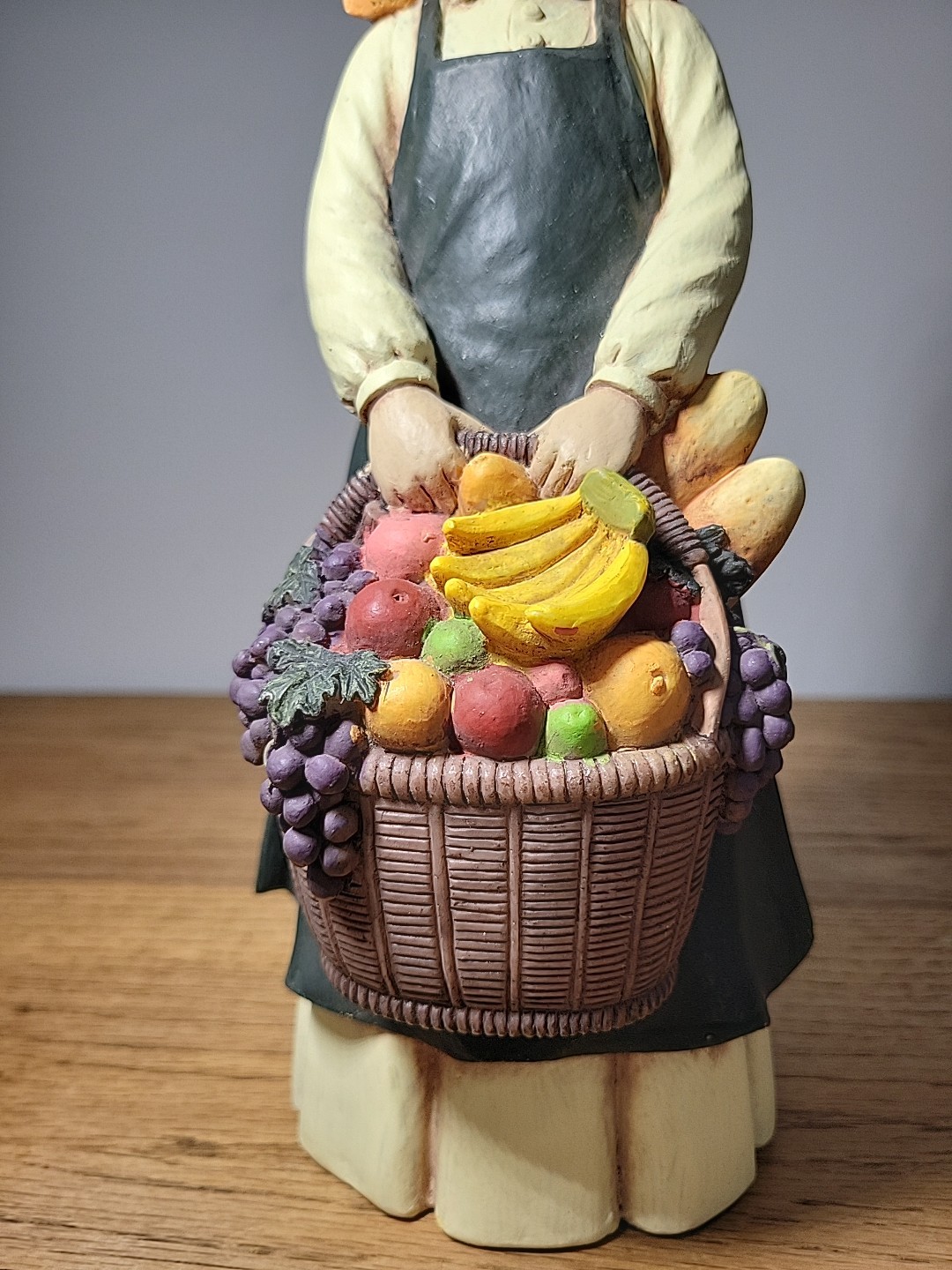 Vintage 12″ Tall Pilgrim Woman Statue Holding Fruit Basket Primitive Fall Decor