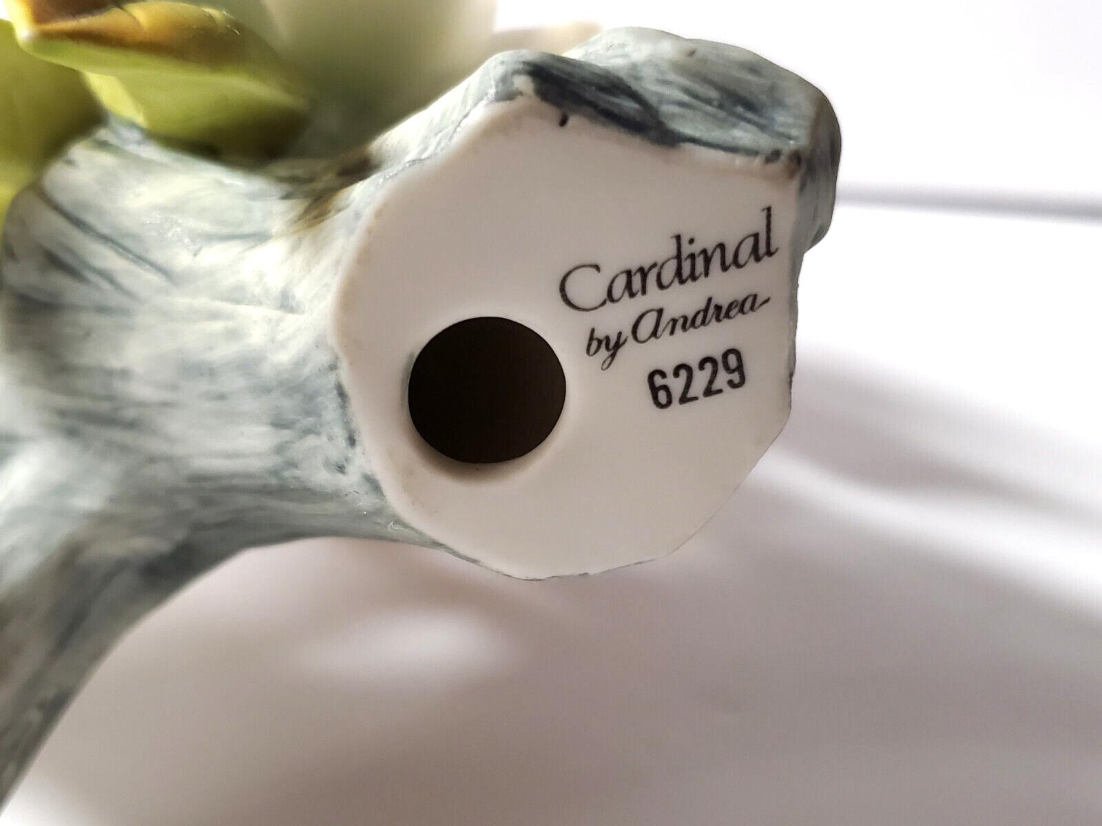 Andrea by Sadek Cardinal Bird Porcelain With Wood Base Japan 6229