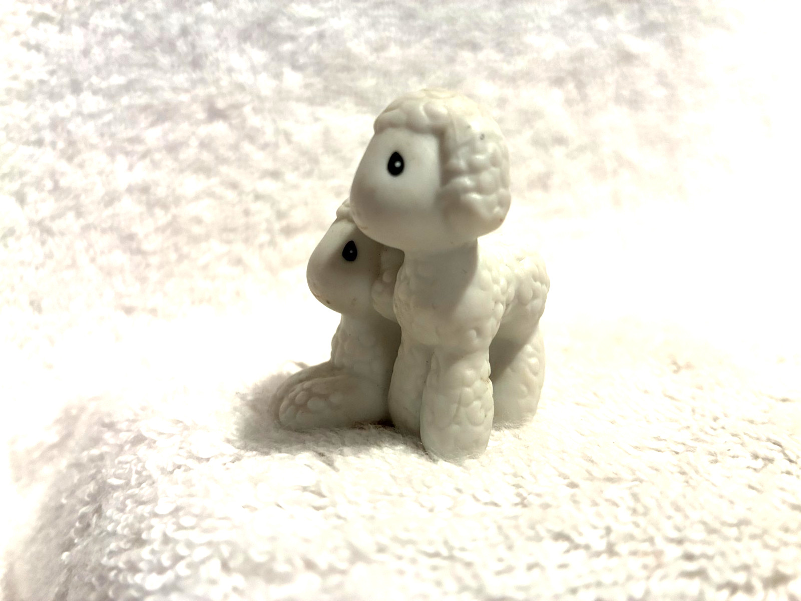 Precious Moments Noah’s Ark Sheep 1992 1 3/4″ T x 1 1/4″ x 1 1/4″