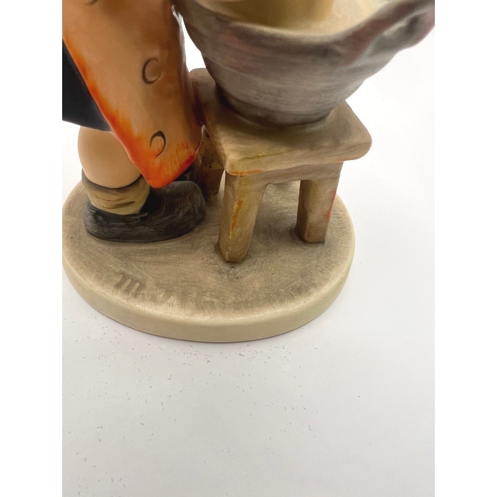 Goebel Hummel Bath Time Figurine W Germany 1956 Girl Washing Doll Hum 321 5.75″