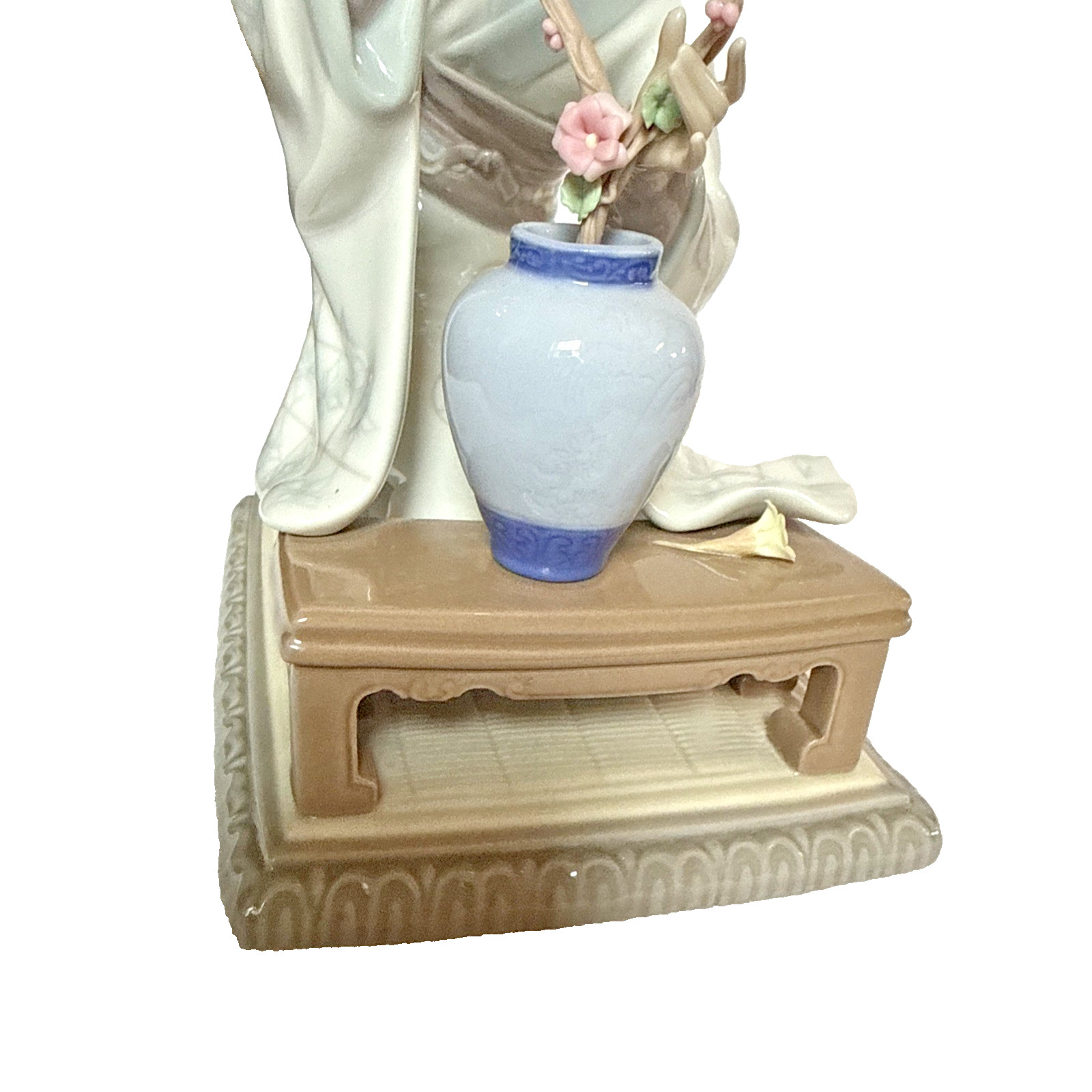 Lladro #4840 Japanese Girl Decorating Geisha Flower Arranger Figurine Retired