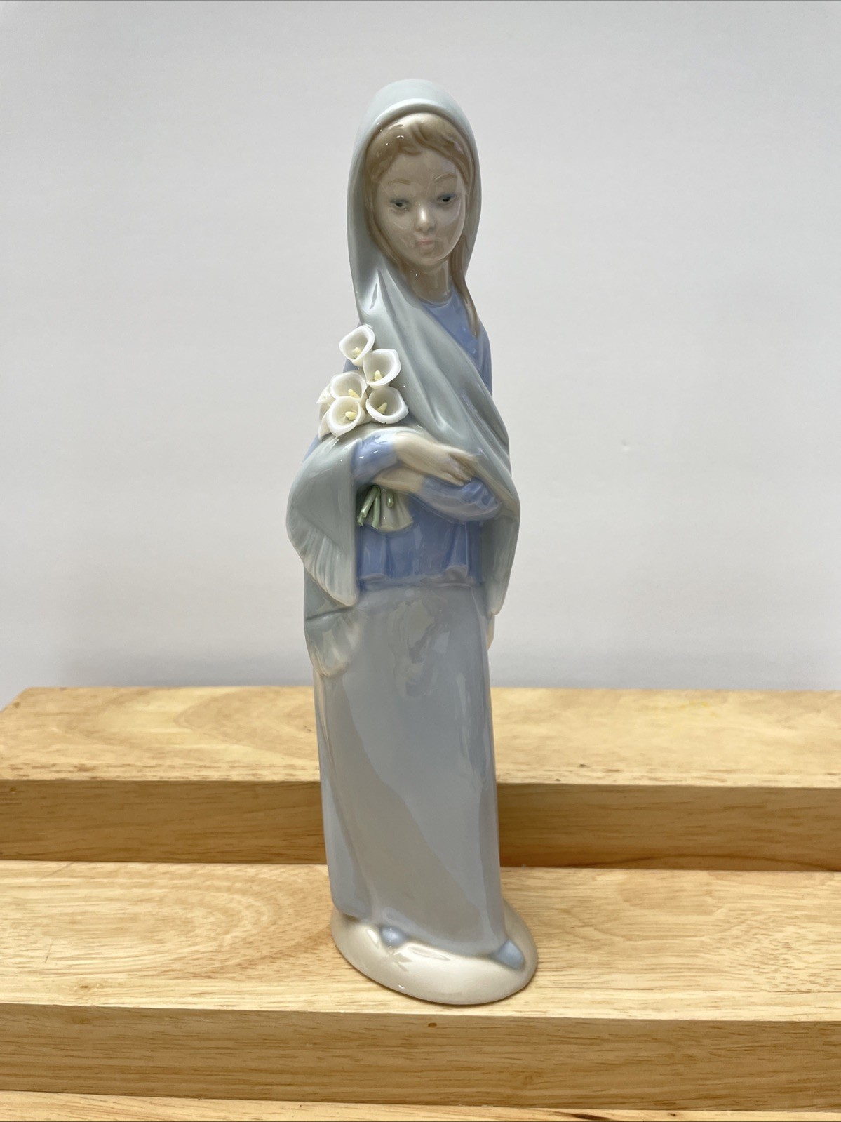 Lladro Figurine GIRL WITH CALLA LILIES FLOWERS #4650, 9.25” Made In Spain No Box