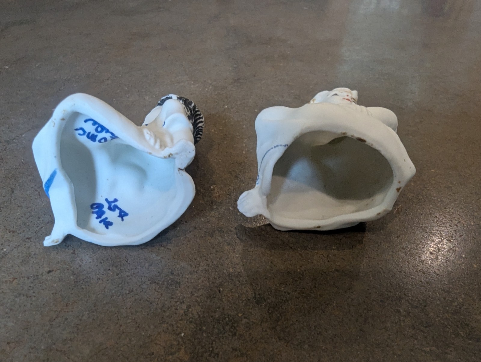Vintage 2″ Sitting Friends Sisters Porcelain Unmarked similar to Piano Babies