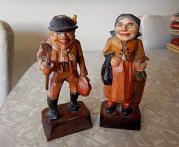 VINTAGE GERMAN HAND CARVED WOOD FIGURES STATUE OLD MAN & WOMAN