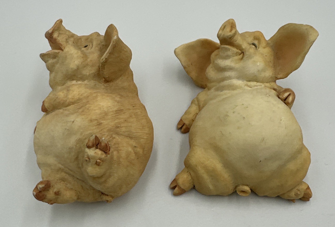 Pair of Tiny 2001 Home Interiors PIG TIME LITTLE PIGGY Figurines EUC