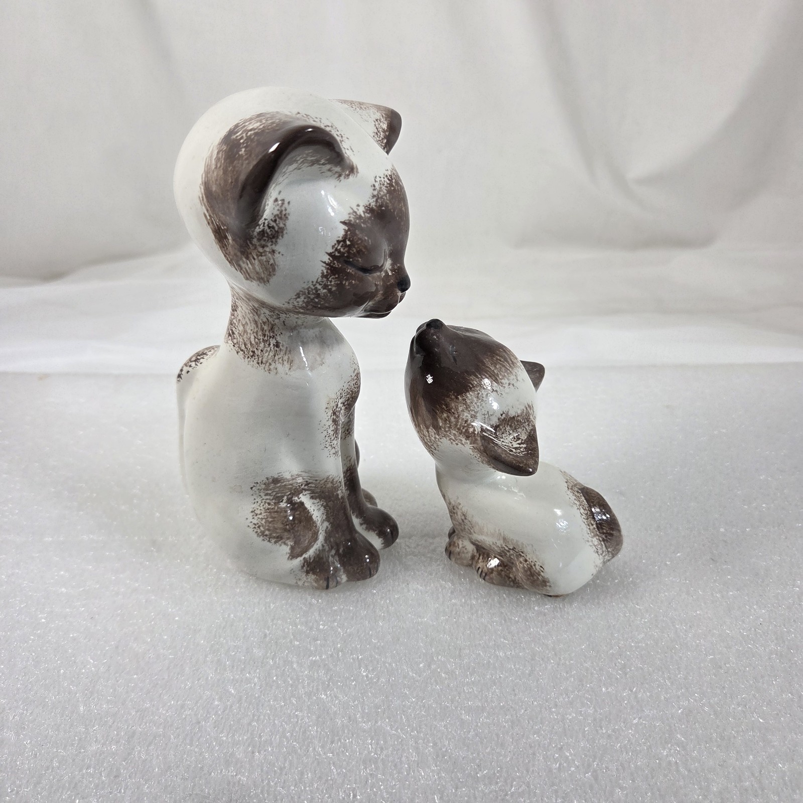 Vintage Siamese Cat & Kitten Figurine Pair Brown White Glaze Ceramic