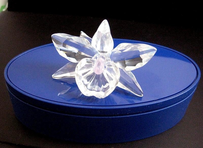 SWAROVSKI Crystal The Orchid Pink Austria w/ Box & Swarovski blue display stand