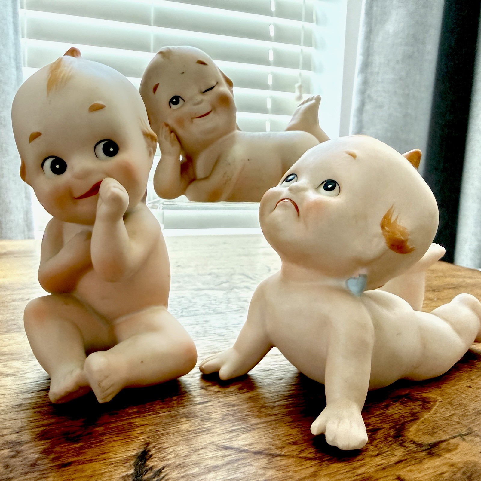 Vintage Lefton Piano Babies Figurine Trio Frowning Winking Sucking Thumb KW228
