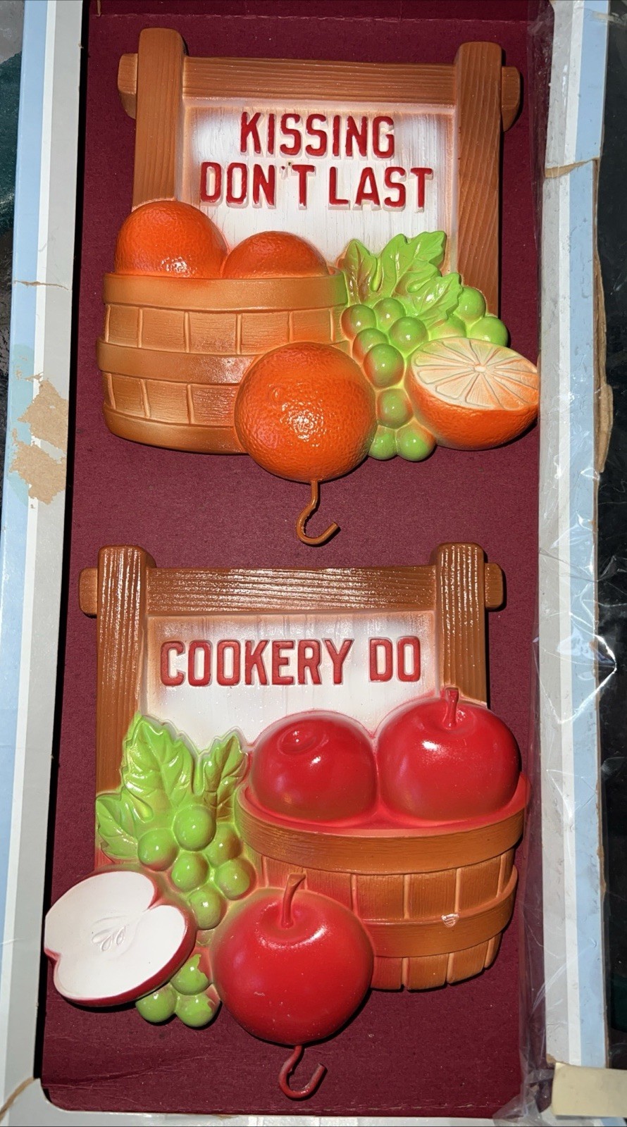 VINTAGE CHALKWARE WALL PLAQUES CHALK 1982 MILLER STUDIO KISSING DON’T LAST HOOKS