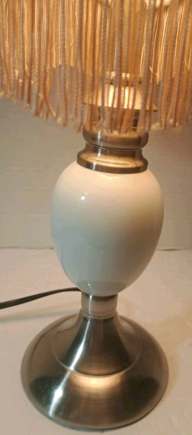 VTG chrom Table Lamp Orb. In Cntr. MfgHampton bay Victorian Style Great Cond