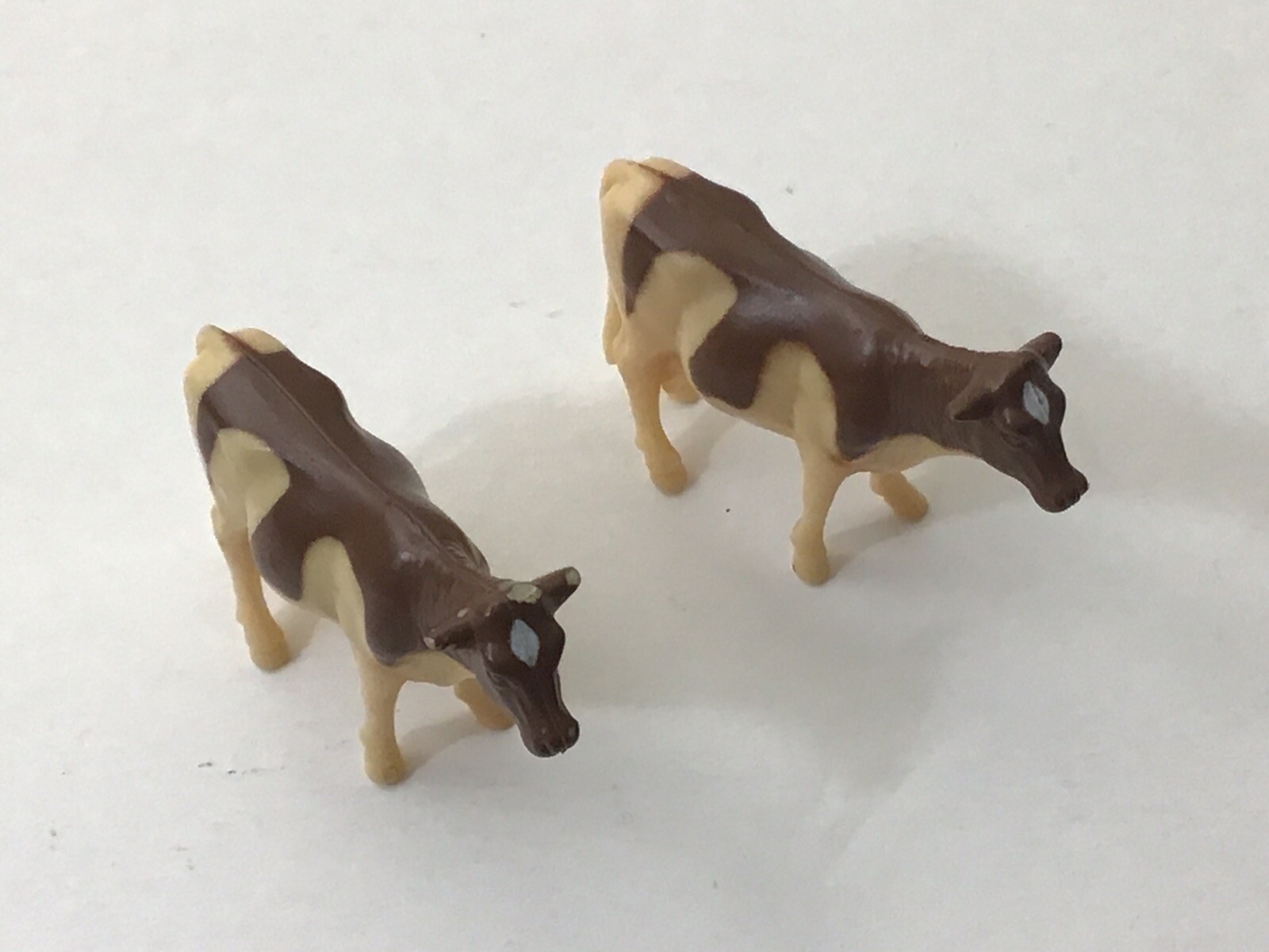 2Pcs PVC Farm Animal Figurines Toy Miniatures Realistic Cow 1″