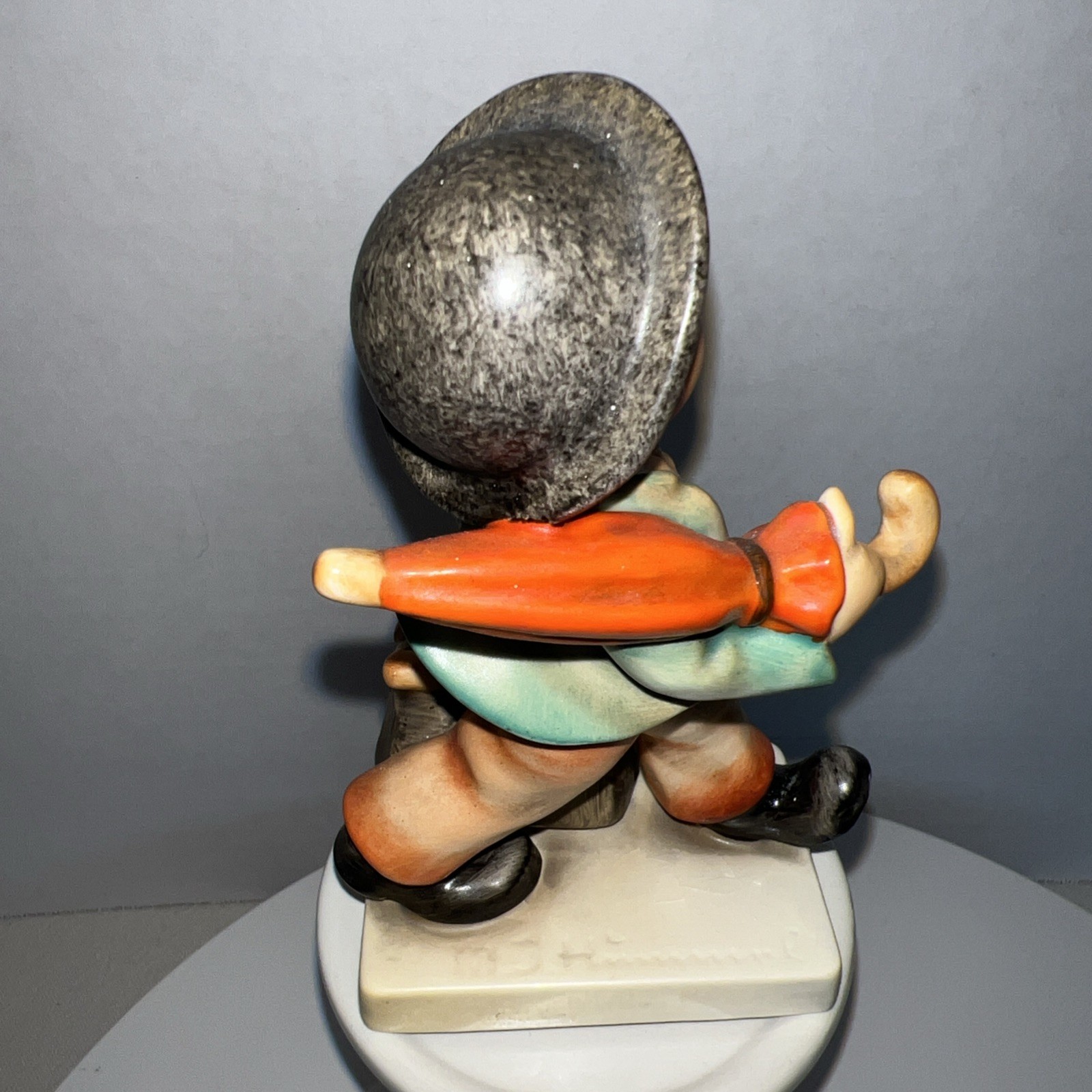Vintage- Hummel 5″ Merry Wanderer w/Orange Umbrella 11/0 Bee Early Piece