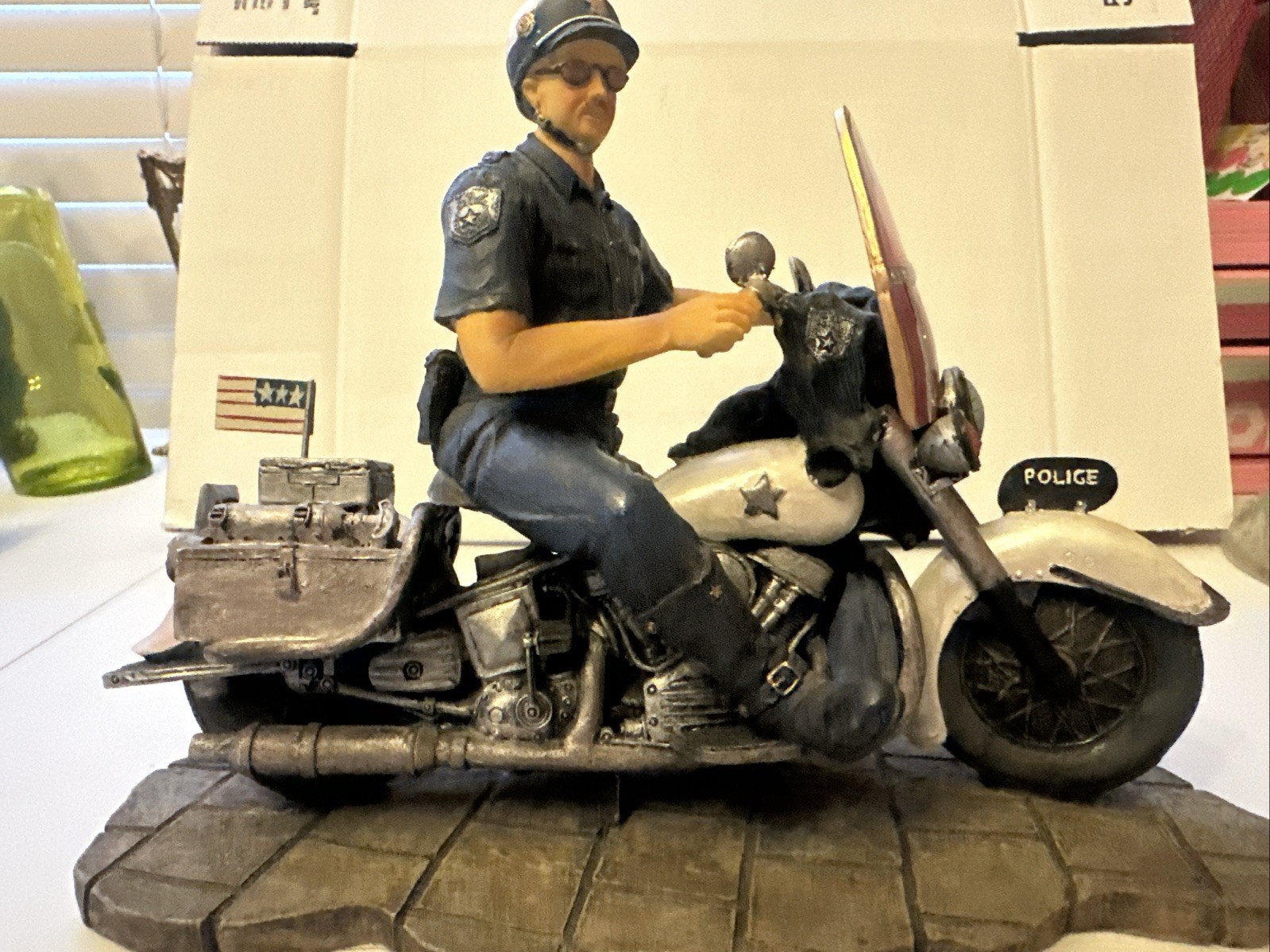 Collectible 1997 Statue Highway Hero Police Resin Figure 10×7