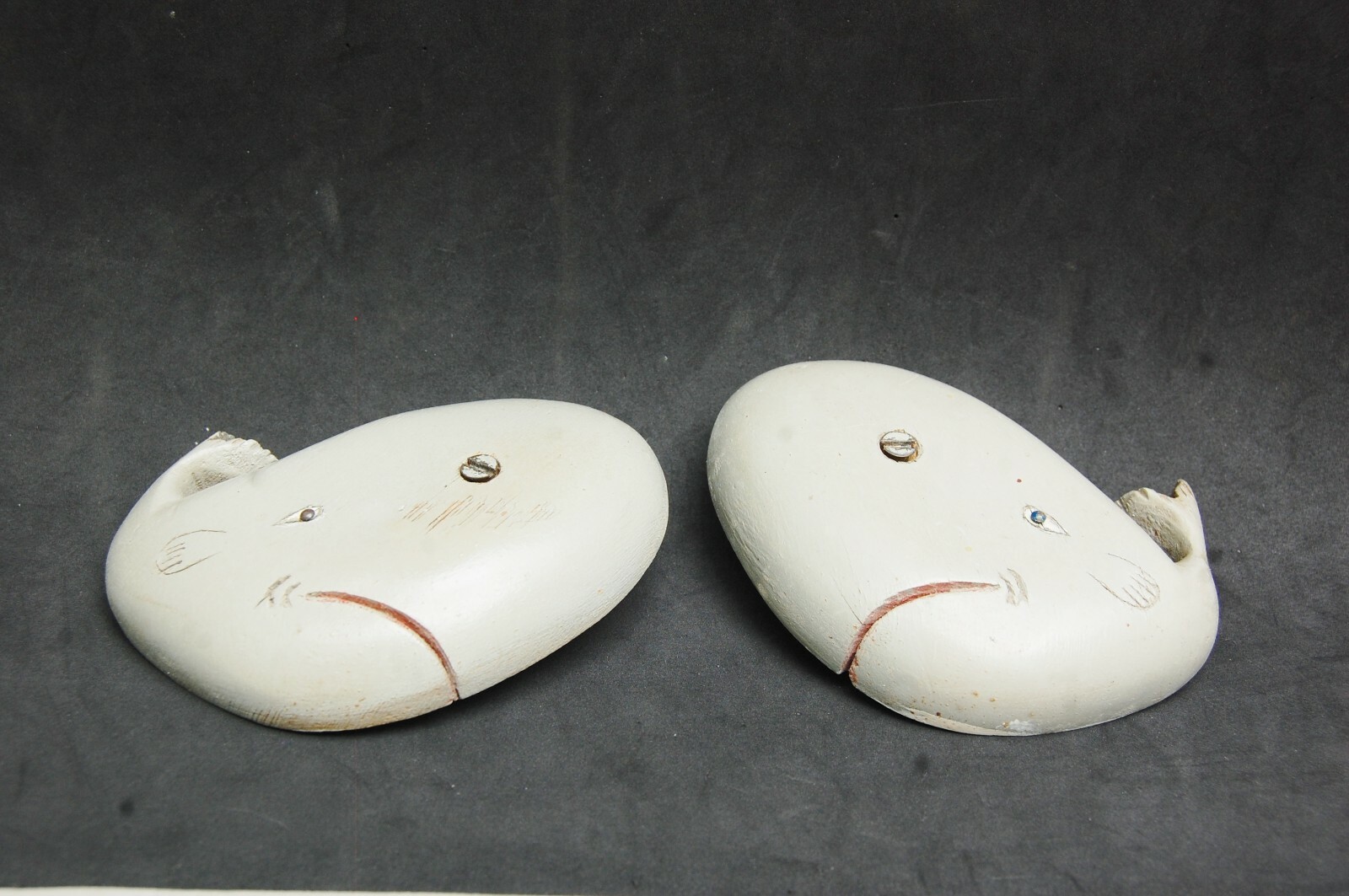 Folk Art Carved Wood Gray Whale Pair 4 1/2″ x 2 3/4″ Wall Hanging Nautical Decor