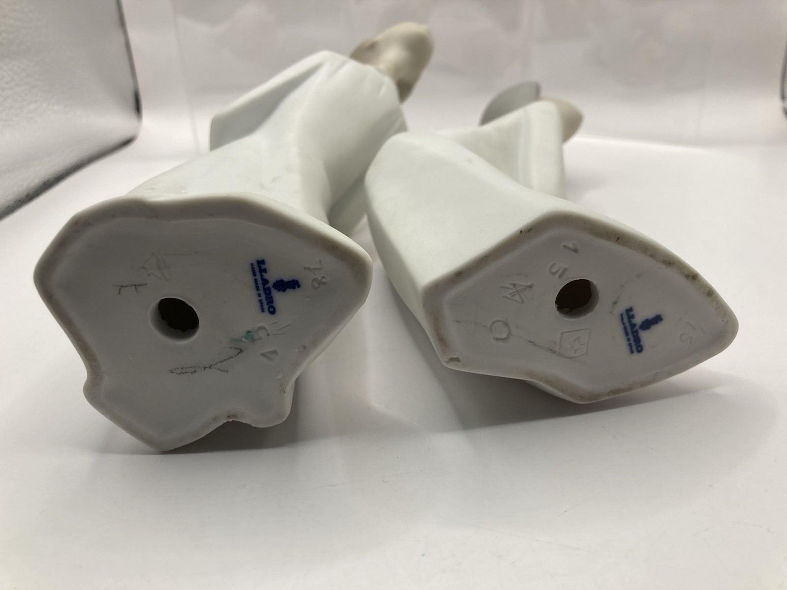 Lladro Porcelain Boy and Girl Kissing Figurines Matte No Box Has Repairs READ