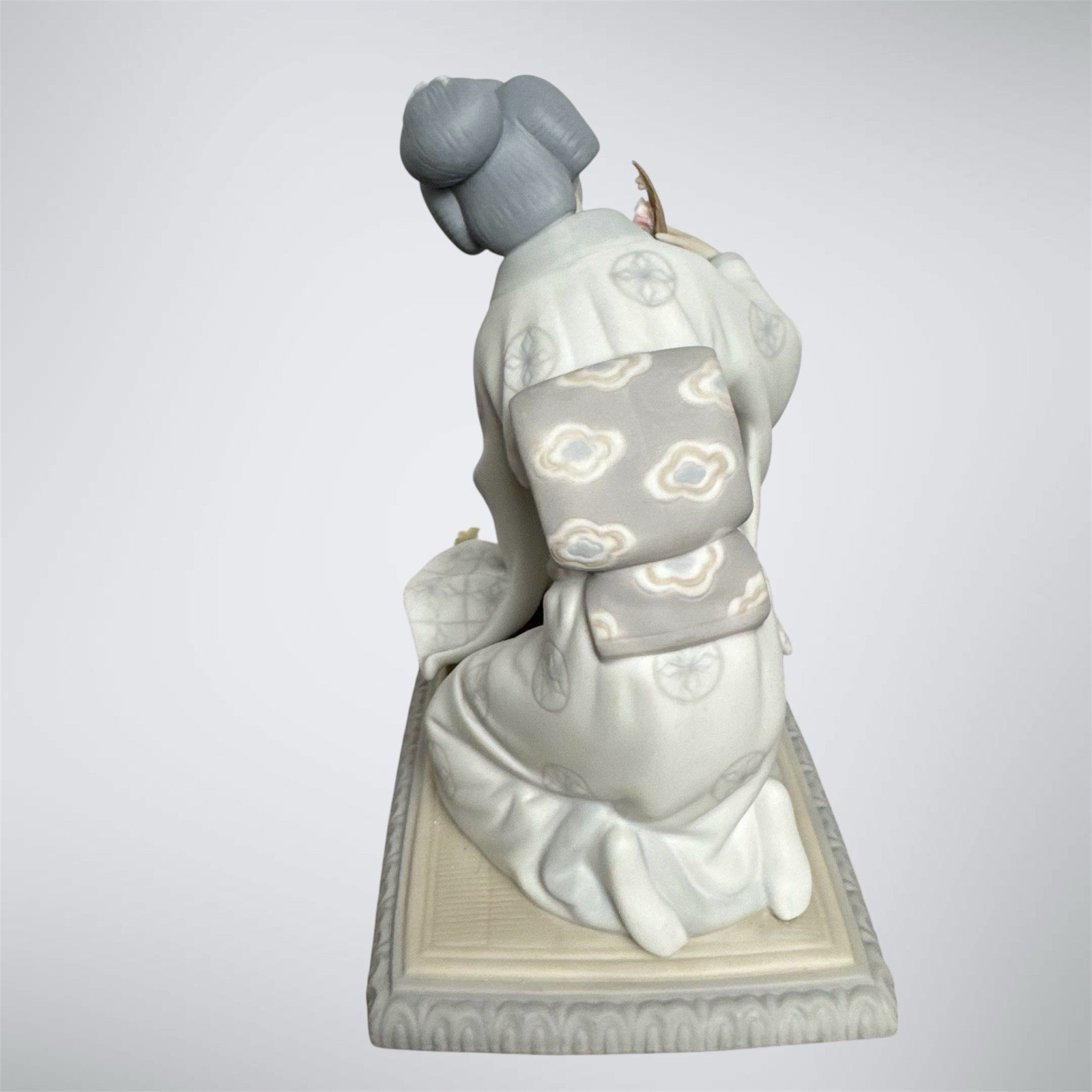 Lladro Geisha Japanese Flower Arranger #4840 Matte finish (1971-74)
