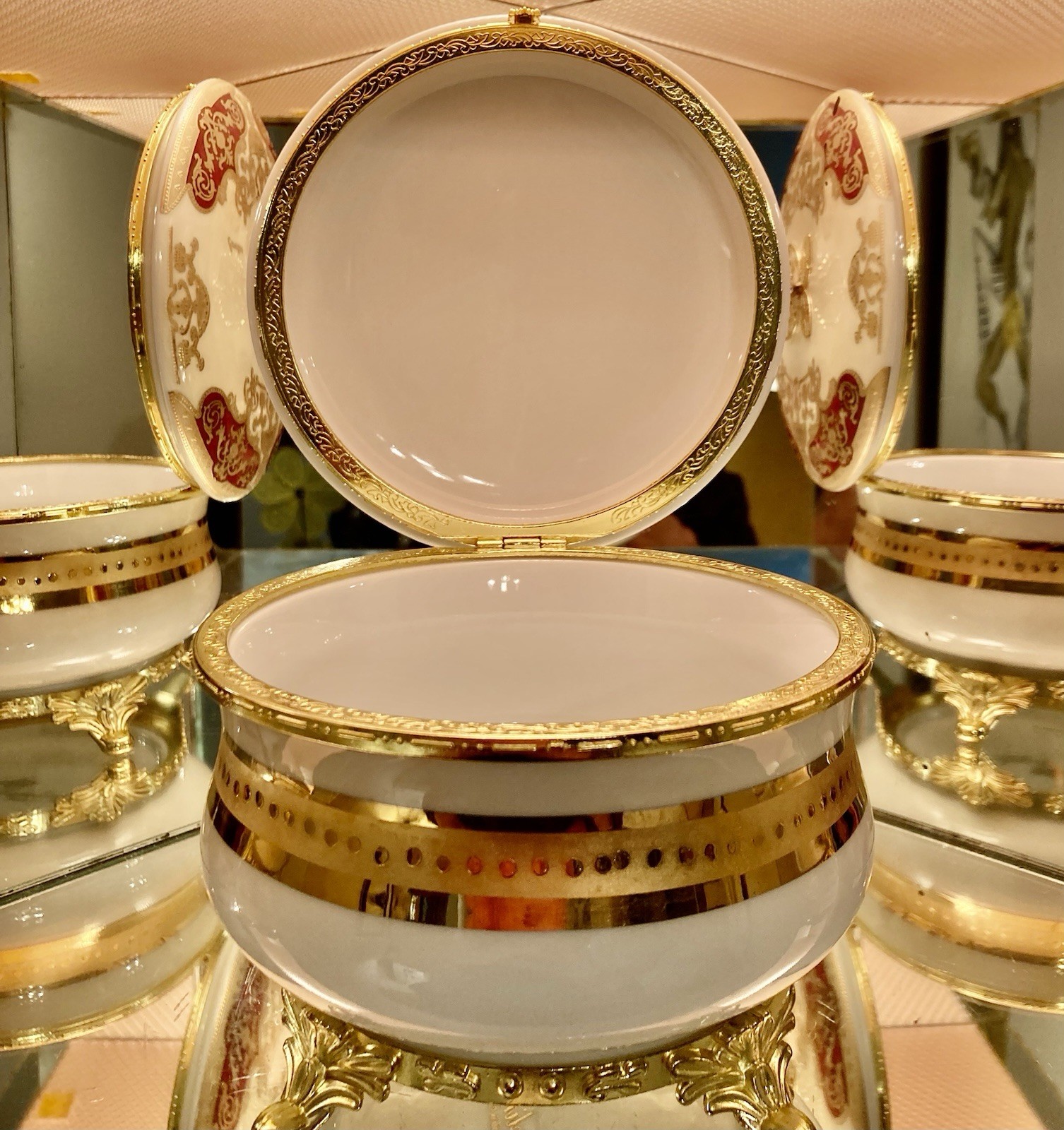 Caroline Porcellane Factory Italy Gold Filigree Enameled Hinged Box “Pristine”