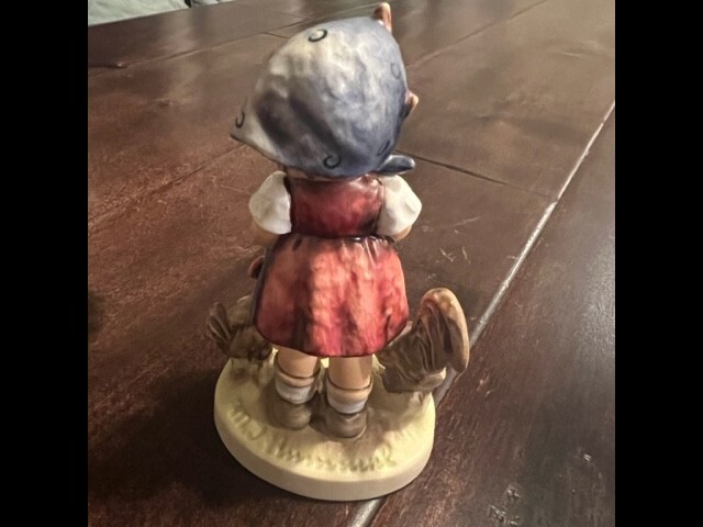 Goebel Hummel “Feeding Time” Figurine #199/0 Girl w Chickens Germany