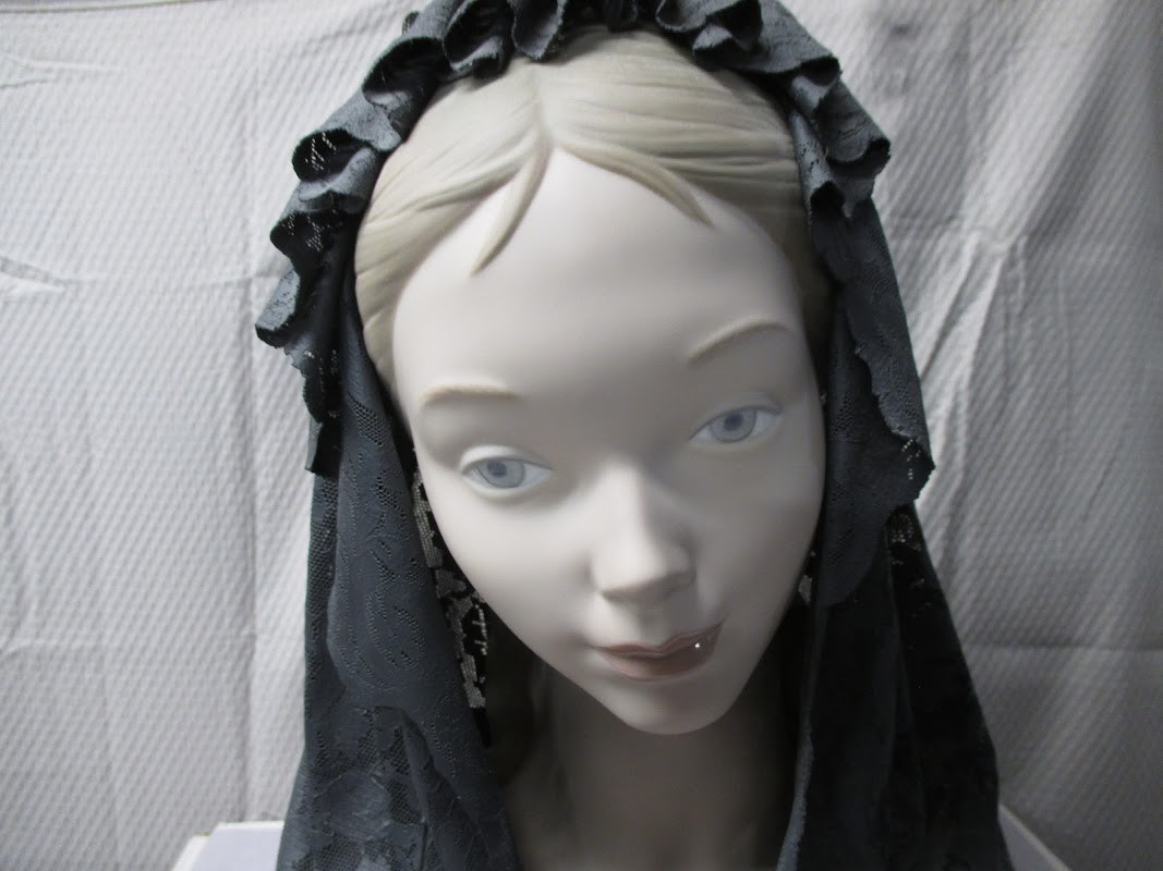 Lladro 11538 Romantic Bust with Black Veil Sculpture