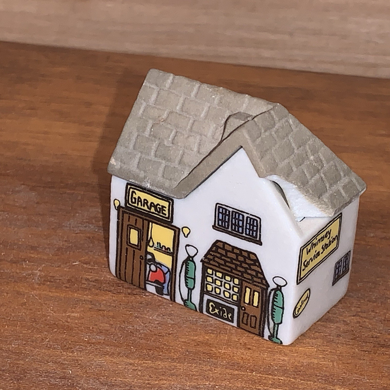 LOT 10 Wade England Miniature Porcelain Village Various Houses Town No Chips