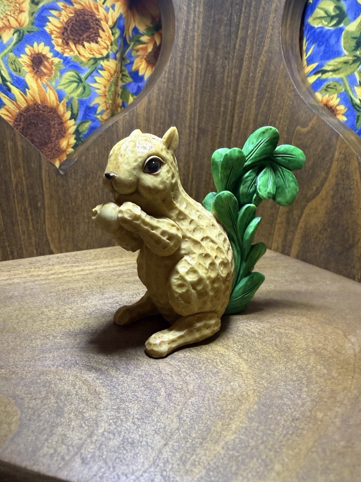 Enesco Home Grown Collectible Figurine Peanut Squirrel with Nut 2010 Leafy Tail