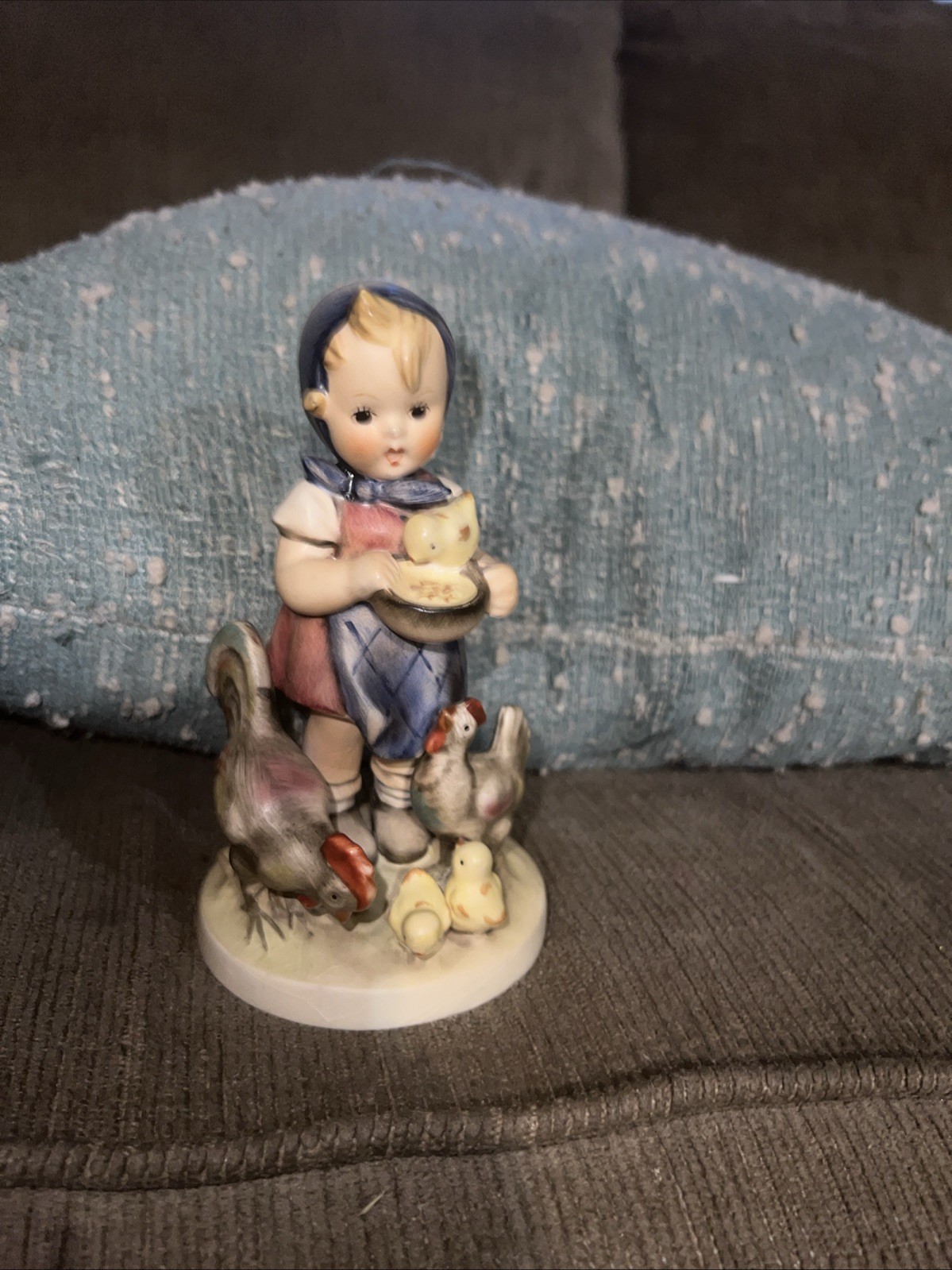 Hummel #199 Feeding Time TMK-2 Full Bee 1950’s 5-5/8″ Girl Feeding Chickens